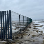 Вертикальный штакетник RAL 7024 под ключ, ширина штакетника 136 мм, обрезка трапеция, монтаж в ряд, шаг 3 см.