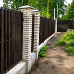 Штакетник 136 с бор. П-образный, трапеция, RAL 8017, в ряд, лента