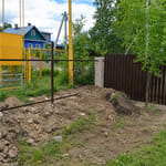 Штакетник 136 с бор. П-образный, трапеция, RAL 8017, в ряд, лента Штакетник 136 с бор. П-образный, трапеция, RAL 8017, в ряд, лента